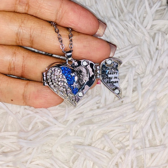 Beautiful Secret compartment Swarovski Crystal memory necklace, urn necklace, - Picture 5 of 8